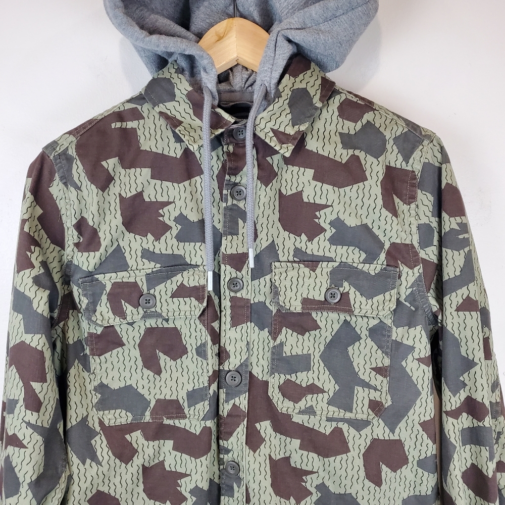 Express Hooded Scatter Camouflage Light Field Jacket Size XS Mens Button Up RARE - Picture 2 of 13